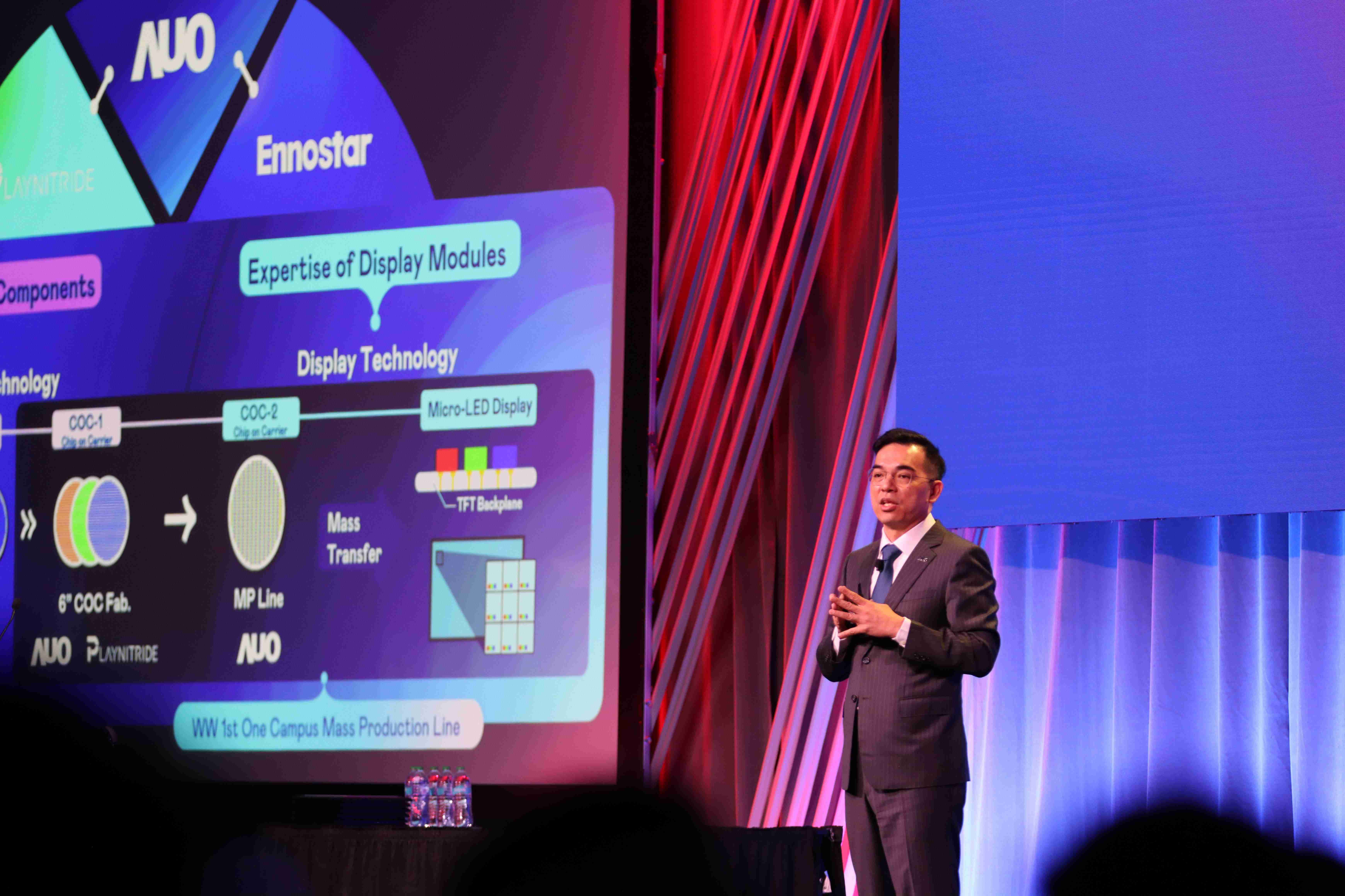 2025 SID显示周登场，，人生就是博光电执行长暨总经理柯富仁博士以〝Redefining Displays: Inspiring New Possibilities〞发表主题演说，，带领人生就是博以智能显示解决方案先驱，，透过AI赋能，，，，重塑显示的视觉创新体验